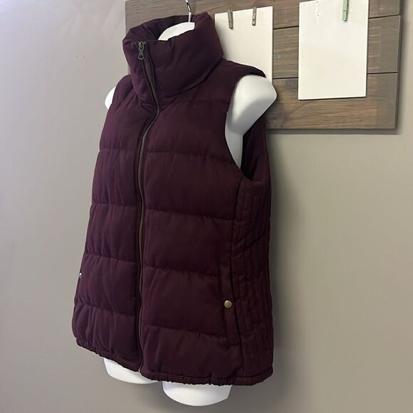 Old Navy Women’s Dark Red Zip Up Striped Puffer Vest with Pockets-Small - Picture 2 of 13